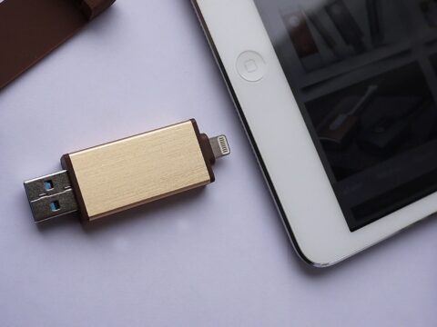 How to use a USB drive with iPhone or iPad